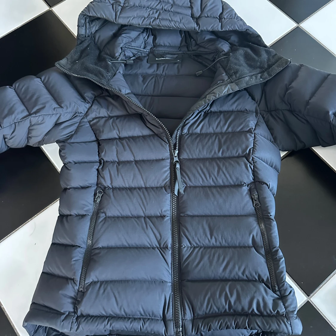 Svart dunjacka Peak Performance XS - 1