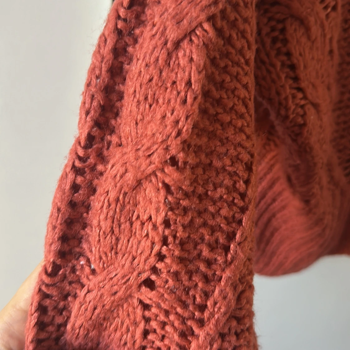 Rostfärgad stickad tröja från Lindex - 2