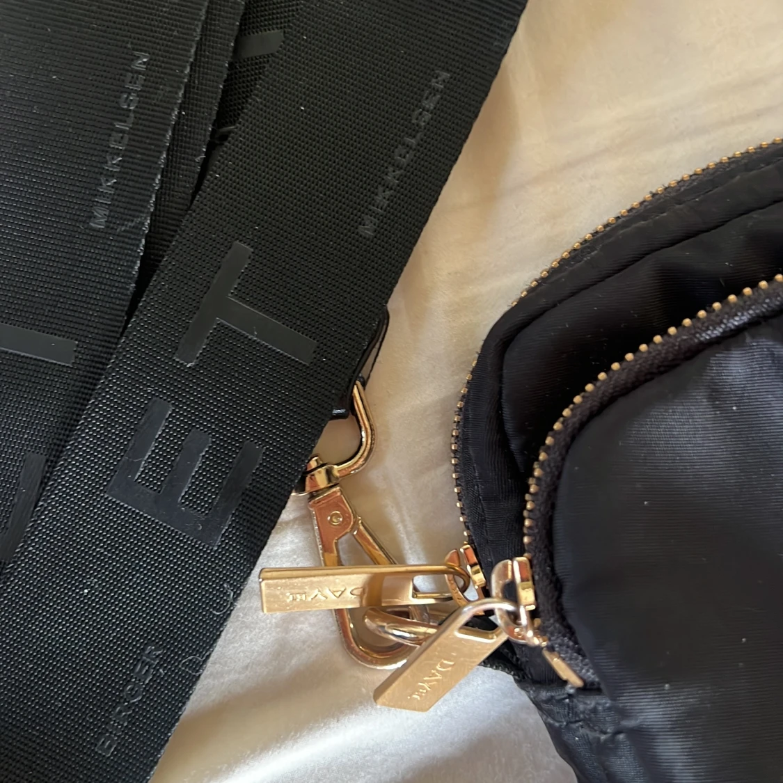 Svart axelväska från DAY ET - 1