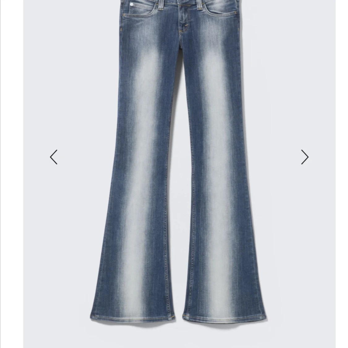 Blå bootcut jeans weekday