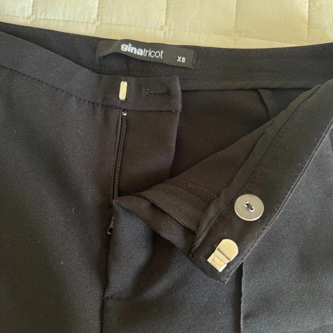 Svarta kostymbyxor med bootcut - 4