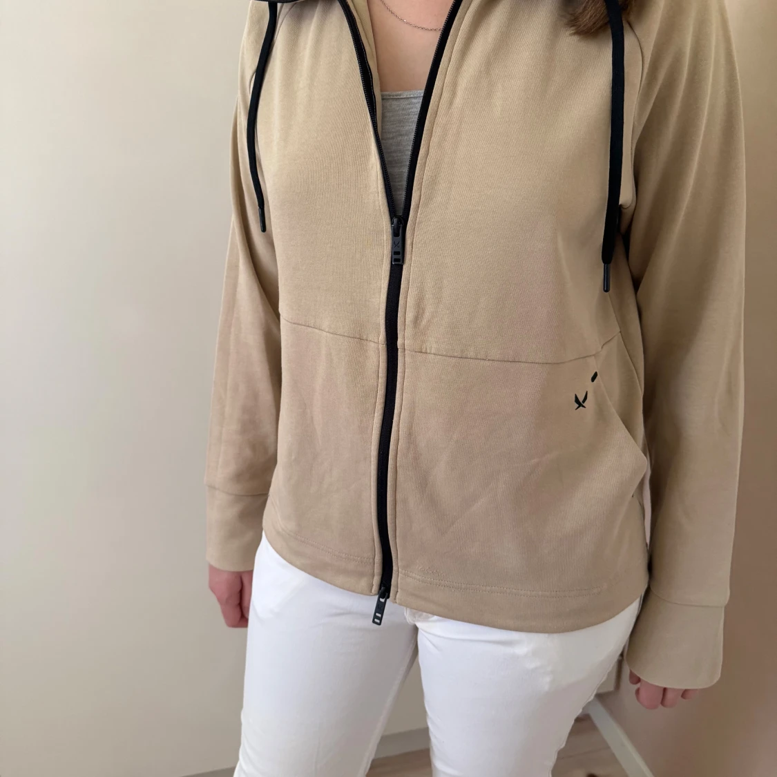 Beige hoodie från SOC med dragkedja - 1