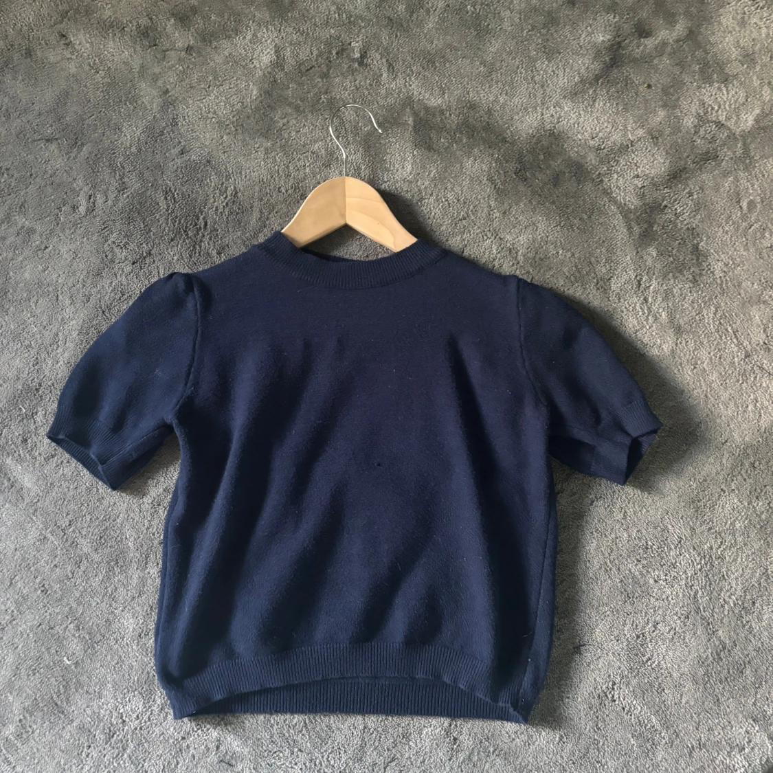 Mörkblå stickad topp Meet Me There