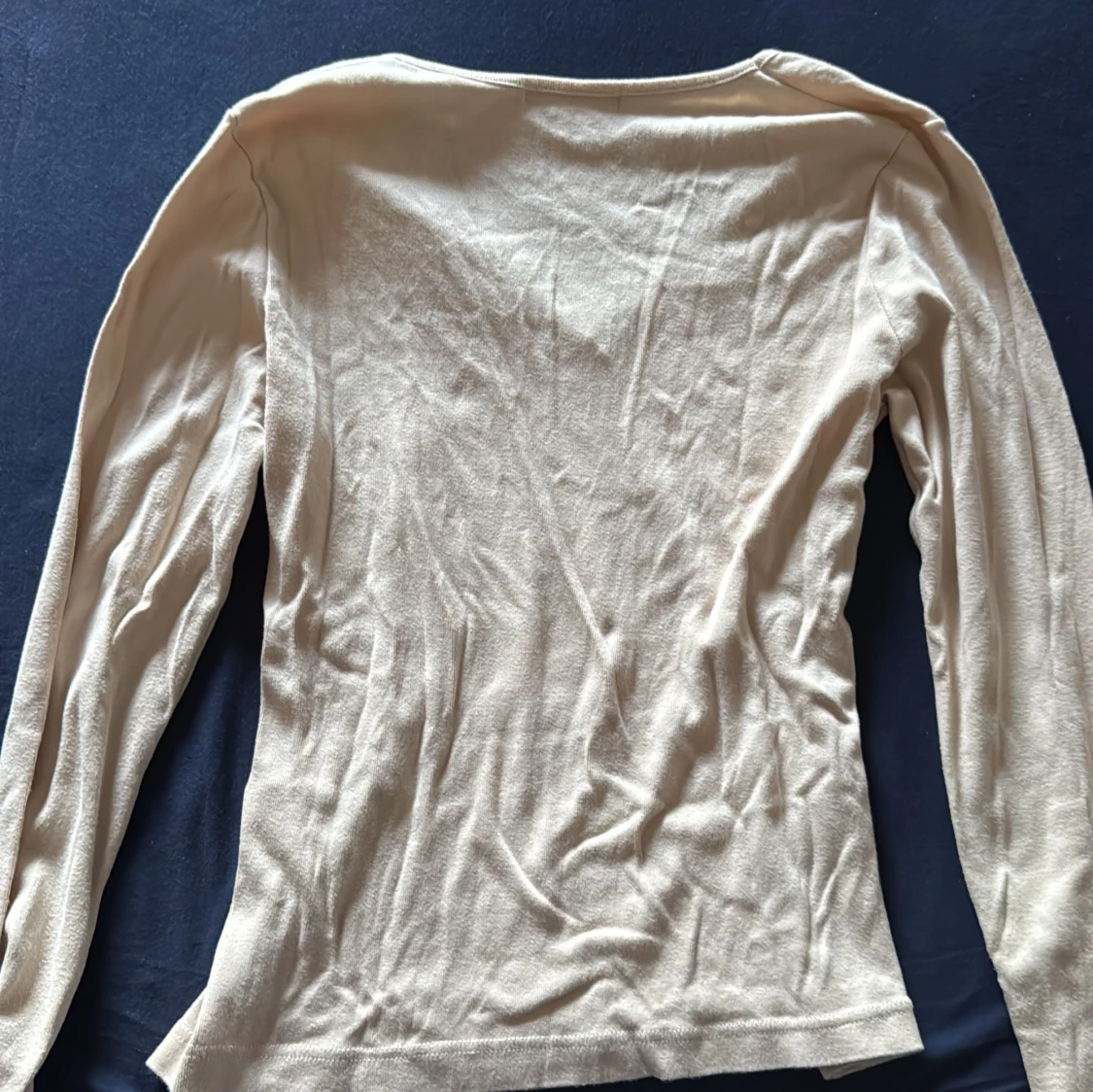 Beige v-ringad långärmad tröja - 2