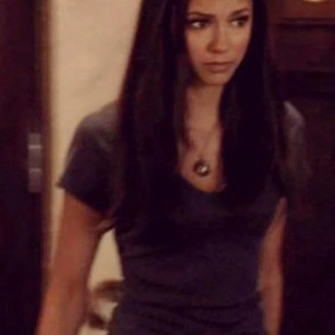 Mörklila v-ringad t-shirt SÖKER!!!!! - 2