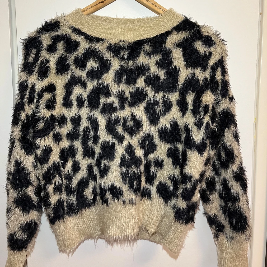 Leopardmönstrad tröja - 1