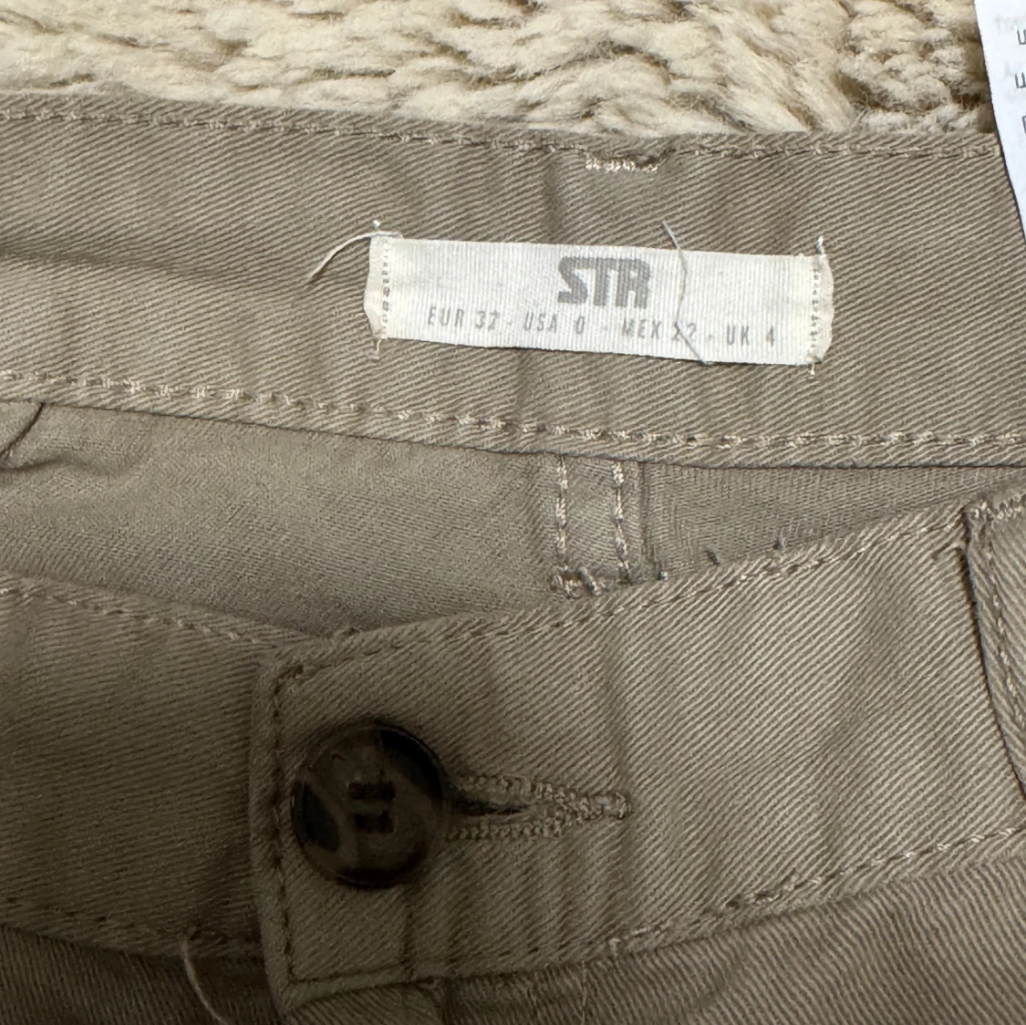 Beige cargobyxor från Stradivarius - 2