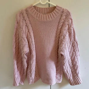 Ljusrosa stickad tröja från Gina tricot - Jättefin stickad tröja från Gina i storlek S🤩