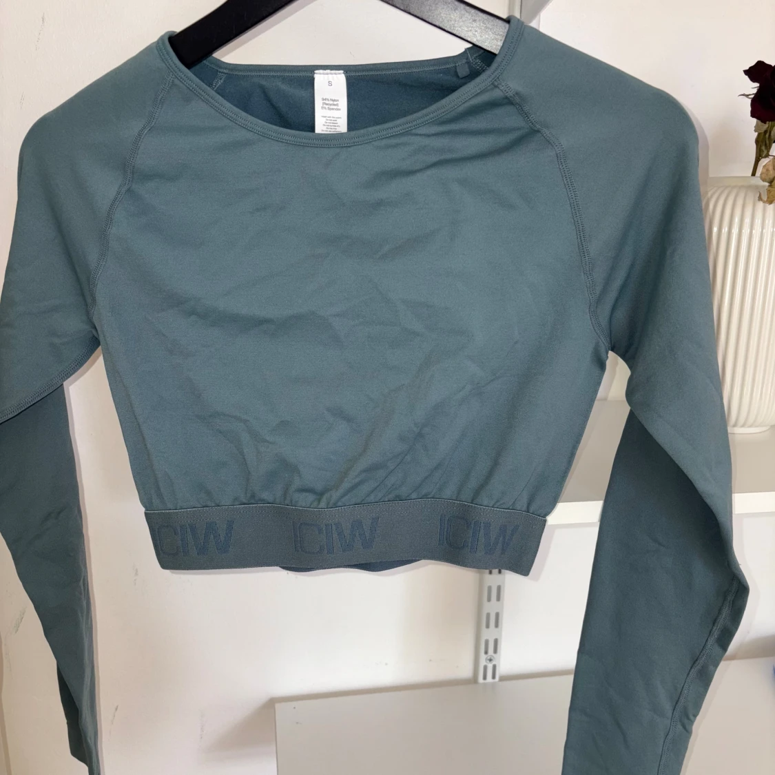 Långärmad träning crop top från ICANIWILL