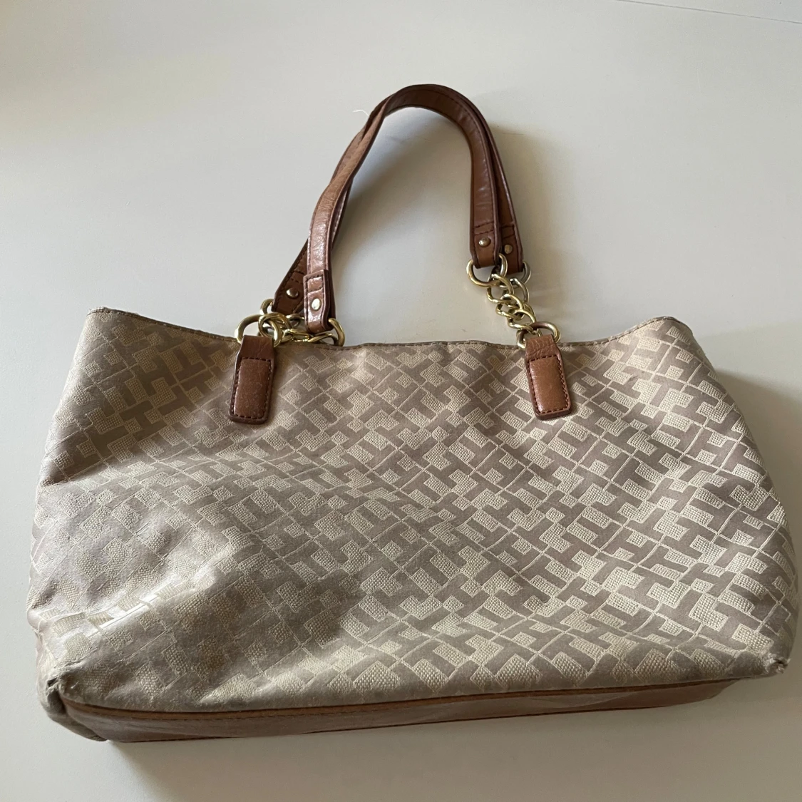 Beige axelväska från Tommy Hilfiger - 1