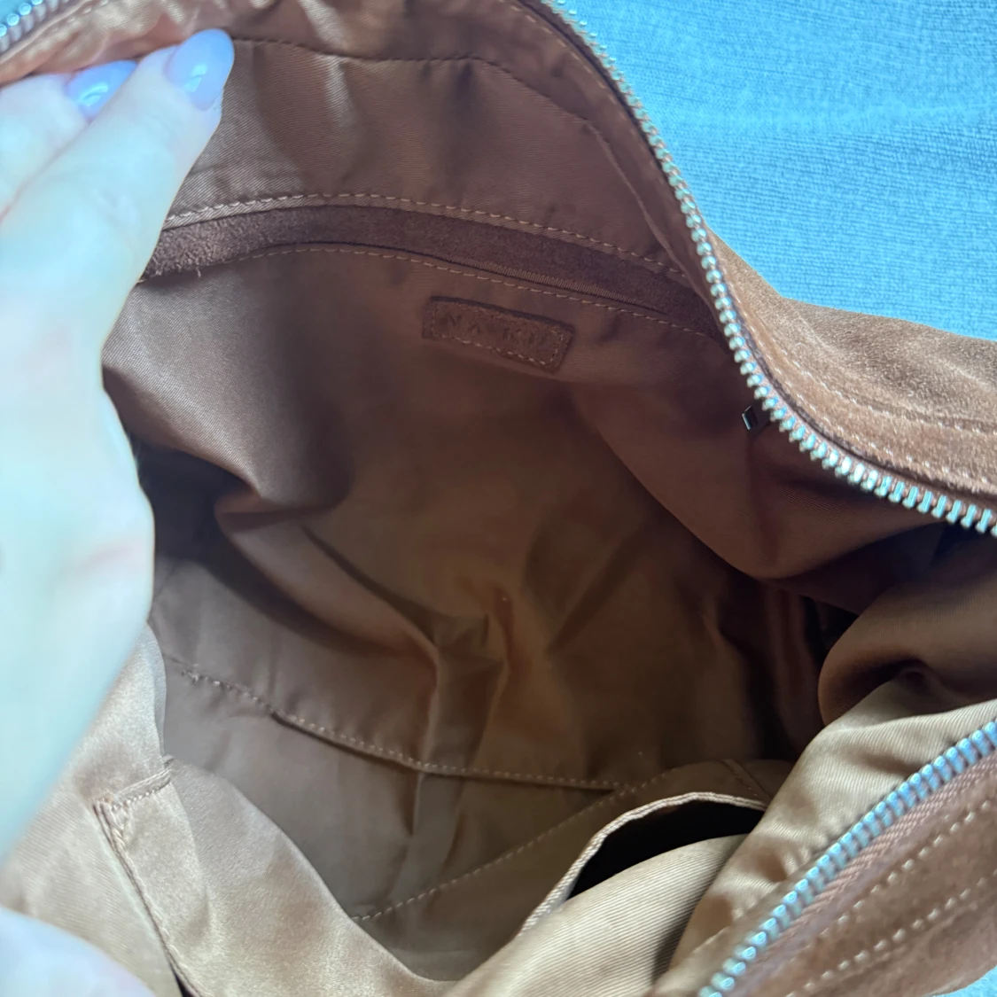 Brun mocka axelväska från NA-KD - 2