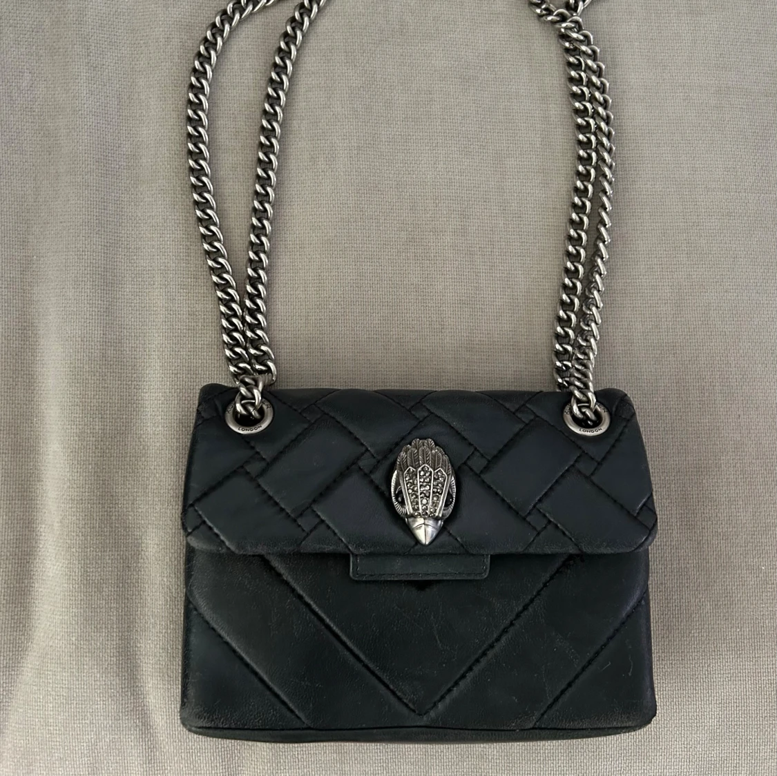 Svart quiltad axelväska Kurt Geiger