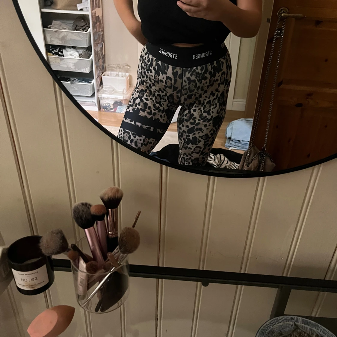 Leopardmönstrade leggings från Stronger