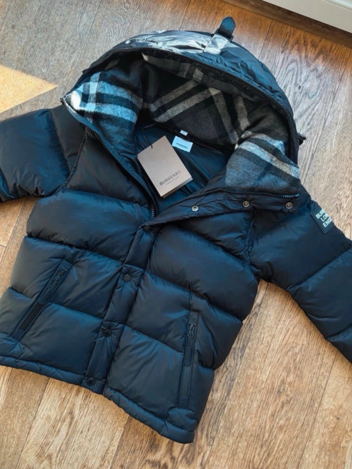 Svart dunjacka från Burberry