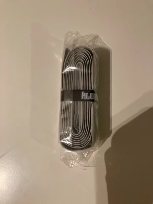 Klubbhuset grepplindor 4 grå kvar  - Säljer Världens bästa grepplindor för ett lite bättre pris. Har väldigt bra grepp o ser bra ut på klubban.😃                                 Det finns totalt 4  grå kvar                                                                OBS!  130kr styck   Skickas inom 1-2 dagar🚚