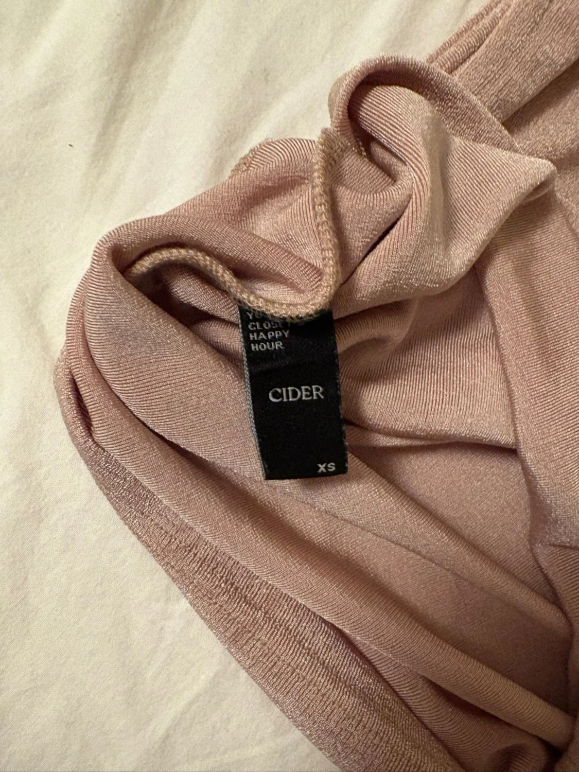 Glittrig beige ärmlös polotopp - 2