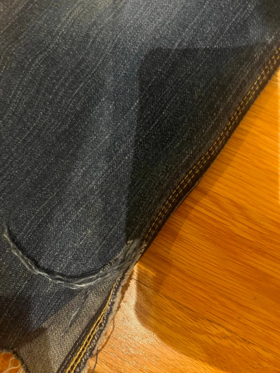 Mörkblå bootcut jeans med slitningar - 5