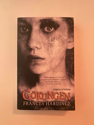Bok Gökungen - Gökungen av Frances Hardinge🌟 se min profil för fler böcker!