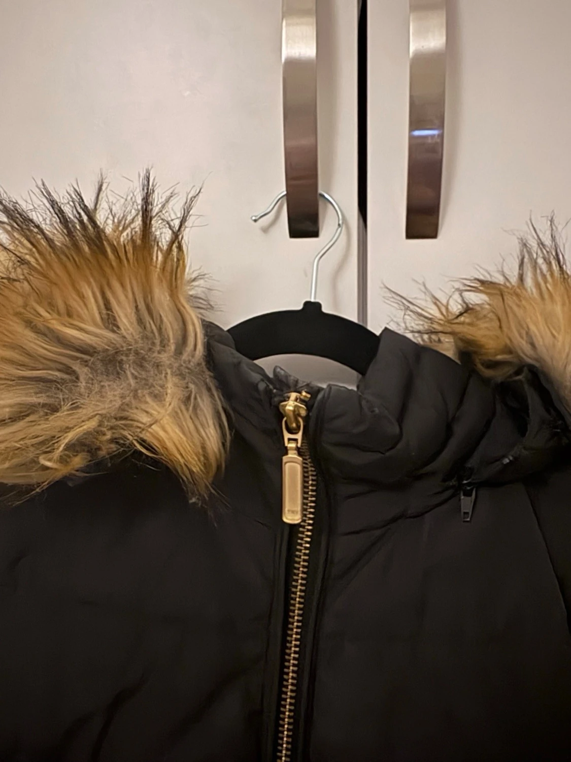 Svart dunjacka med fuskpäls från Rockandblue - 2