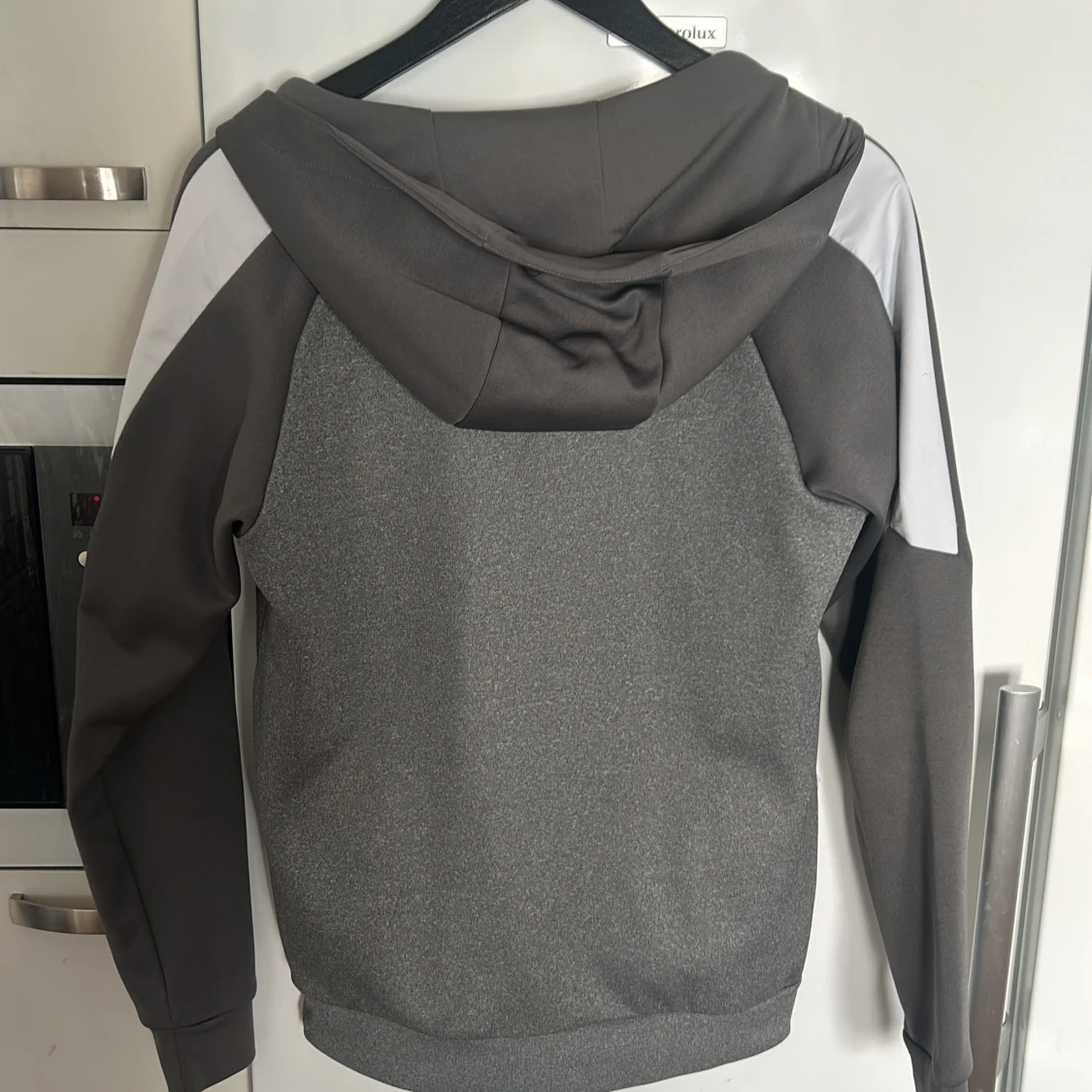 Grå huvtröja från McKenzie - 1