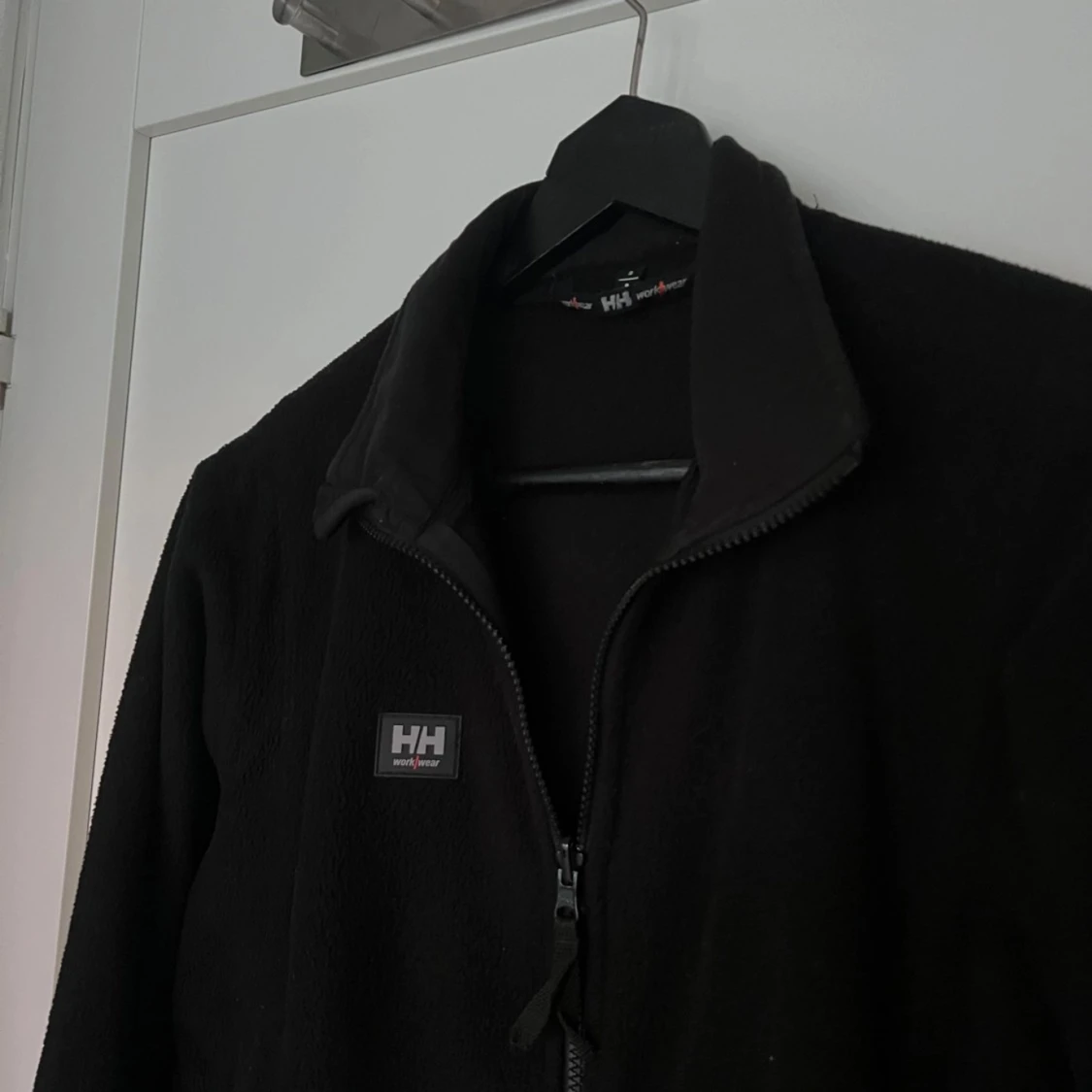 Svart fleecekofta från Helly Hansen - 1