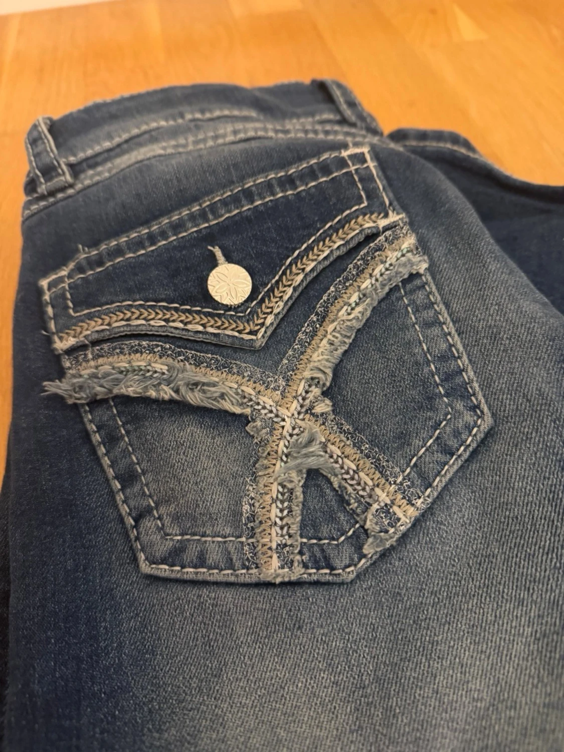 Blå jeans från Gina tricot  - 5