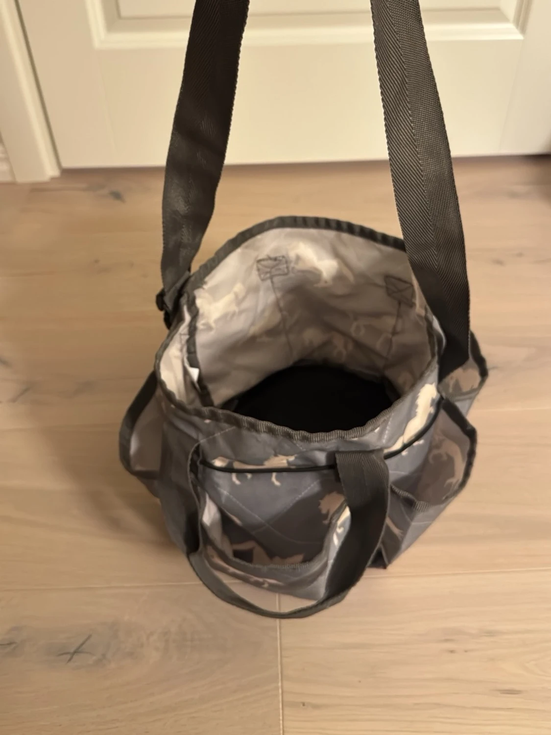 Grå ryggsäck med hästmönster - 2