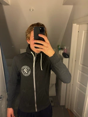 Gammal aik merch - Nice aik zip tröja, grå i storlek s 