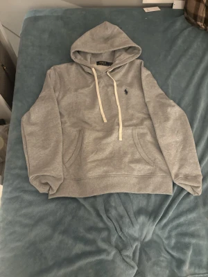 Hoodie - Bra tröja o h ny