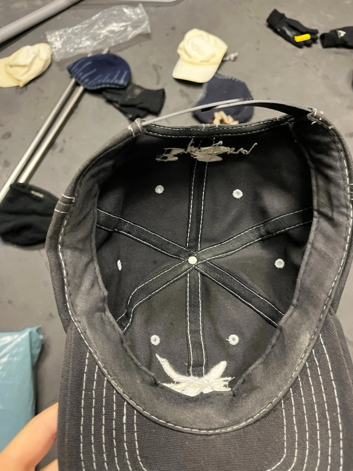 Svart keps Byron Bay brodyr - 2