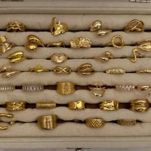 Silver och guld ringar (styck pris) - Alla som köper minst två  ringar får en slumpmässig vald ring på köpet. Styck pris mellan 139kr/89kr . 🛍️🛍️Antalet fri frakt annonserna är begränsade och därför kan de ta slut. 