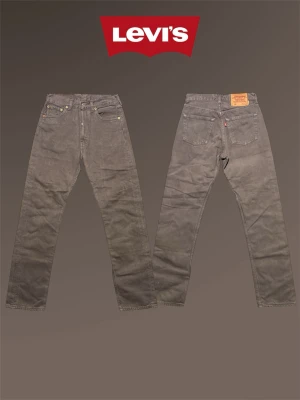  Levi's 501  - Tja säljer ett par sjukt schyssta Levis 501!!! ||| Innerben: 75cm Kontakta vid frågor💫