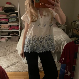 Vit blå blus - Superfin