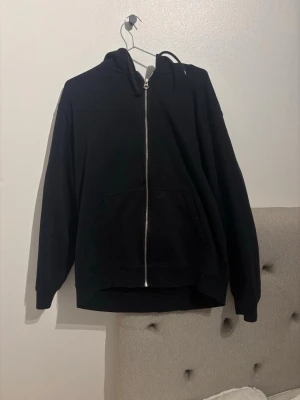 Weekday tröja - Storlek M