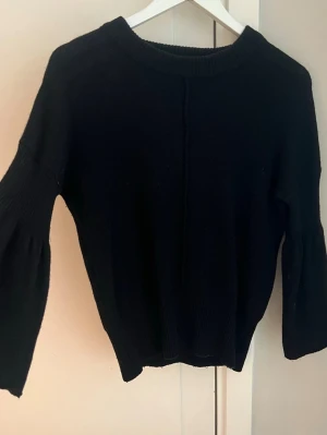 Dagmar tröja  - Fin Dagmar tröja med vida armar. Bra skick. Stolek xs men passar även S 