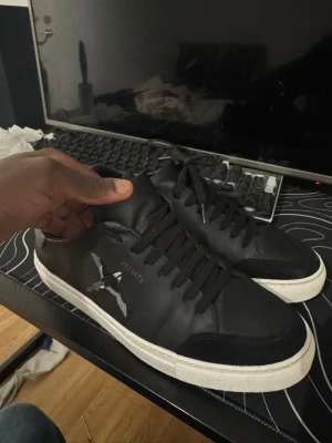 Arigato skor  - Vill bli av- snabb affär kan priset diskuteras!!                       Ny pris -2500 mitt pris 1099 bra deal:)