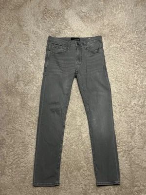 Blend Jeans  - Säljer ett par gråa blend jeans till lågt pris då de inte används. De är i storlek W30 L30 och är ”jet style”. Pris kan diskuteras 