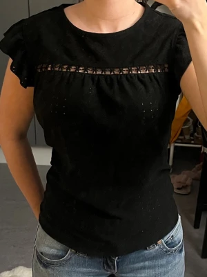 Svart topp - Säljer denna superfina svarta topp💗