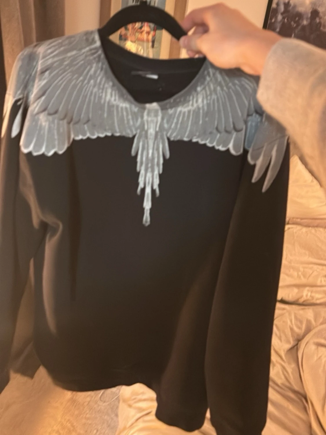 Svart sweatshirt med vingtryck Marcelo Brulon  - 1