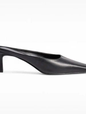 Kantiga klackskor - kantiga klack skor. Helt nya men utan nån prislpp. Köpt för 699kr.