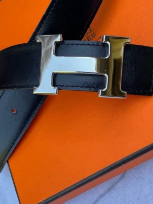 H bälte  - BARA BÄLTET,HÅLSLAGARE, EN MYSTERISK ARMBAND INGÅR! INGEN BOX! fraktar inom 24 timmar.