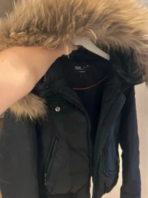 Jacka från Hollies - Vinterjacka från Hollies, storlek 38 men liten i storleken. Passar xs-s
