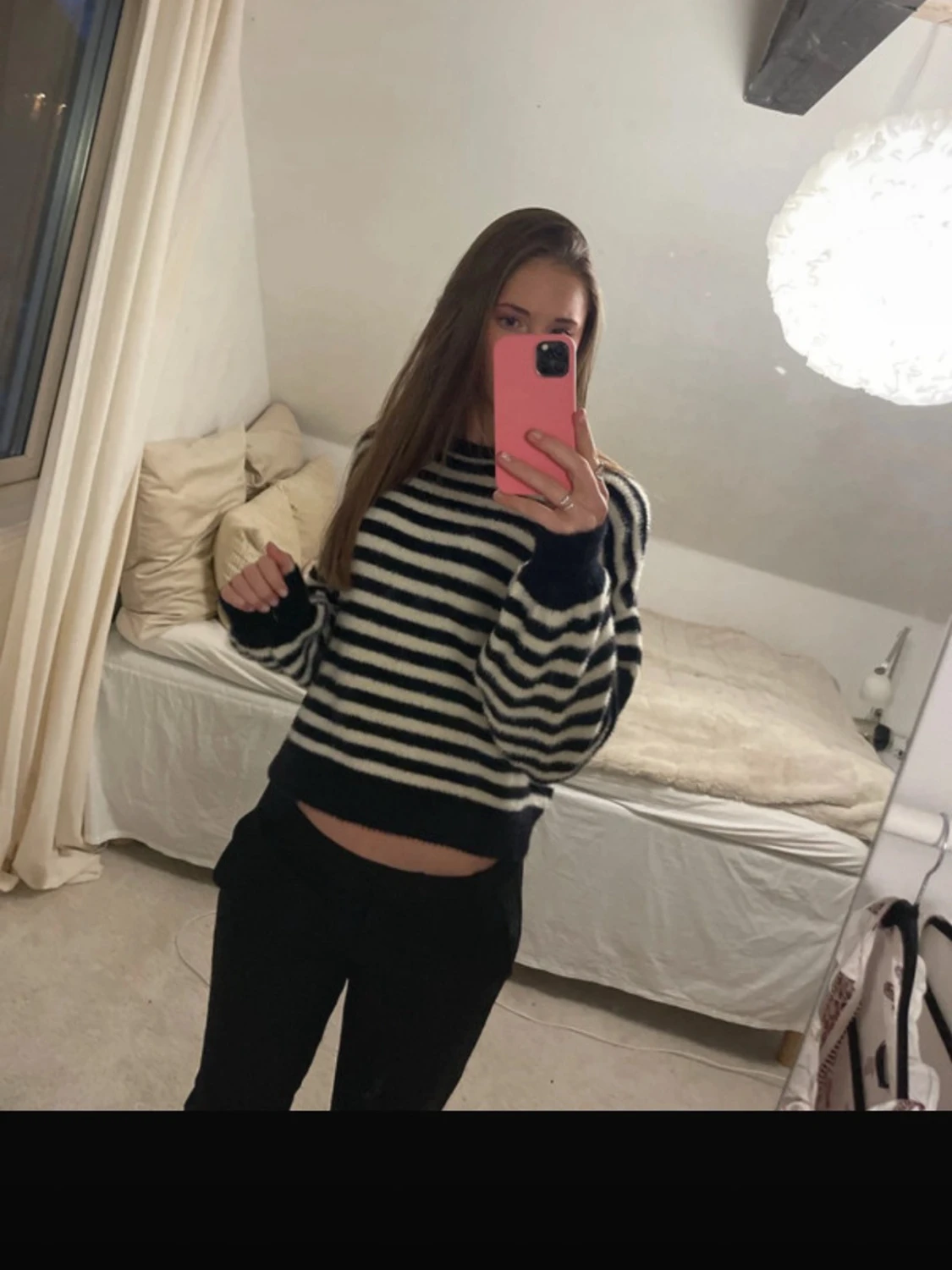 Randig stickad tröja i svart och vitt - 1