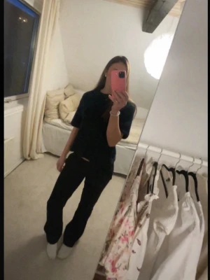 Mörkblå stickad tröja - Mörkblå stickad tröja från Gina Tricot 