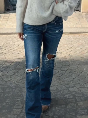 Gina tricot jeans! - Jätte snygga populära jeans från Gina tricot. Jag har använt dem ganska få gånger och är nästan i perfekt skick. Pris går alltid att diskutera! 🥰
