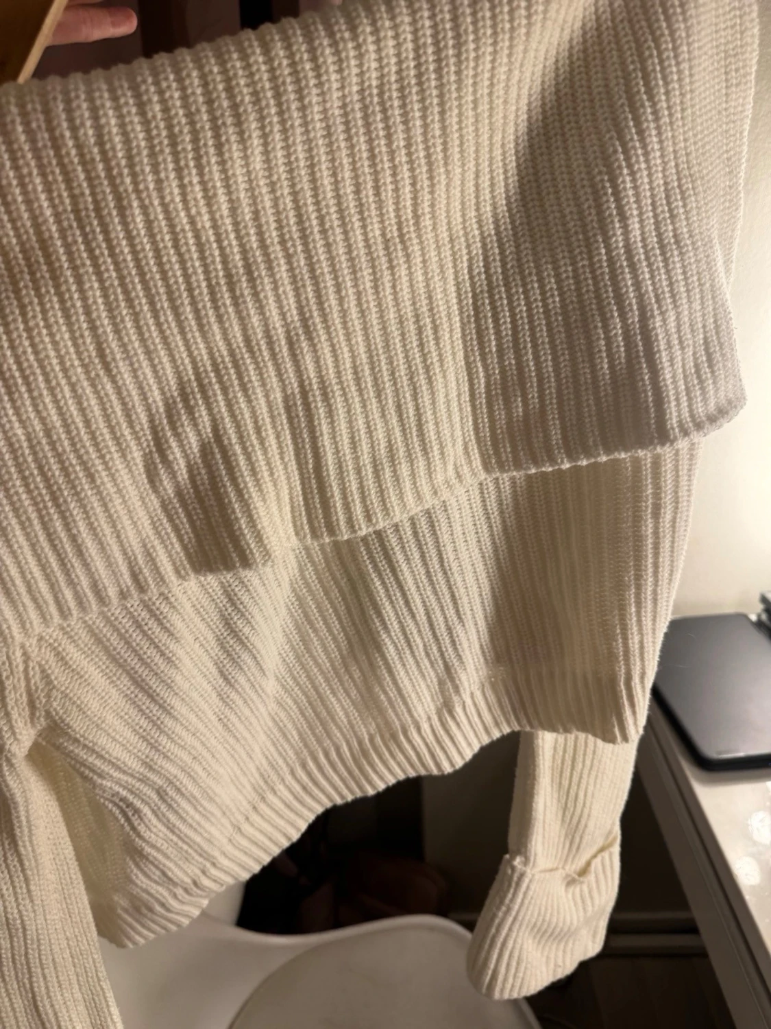 Vit stickad kofta med stor krage - 1