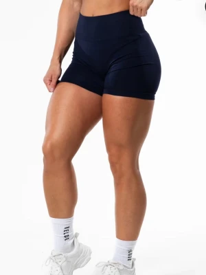 Mörkblå träningstights shorts Relode - Snygga mörkblå träningstights shorts från Relode med hög midja och tight passform. Perfekta för gymmet eller löpning, tillverkade i stretchigt funktionsmaterial som andas. Diskret logga bak i midjan. Slutsålda. 