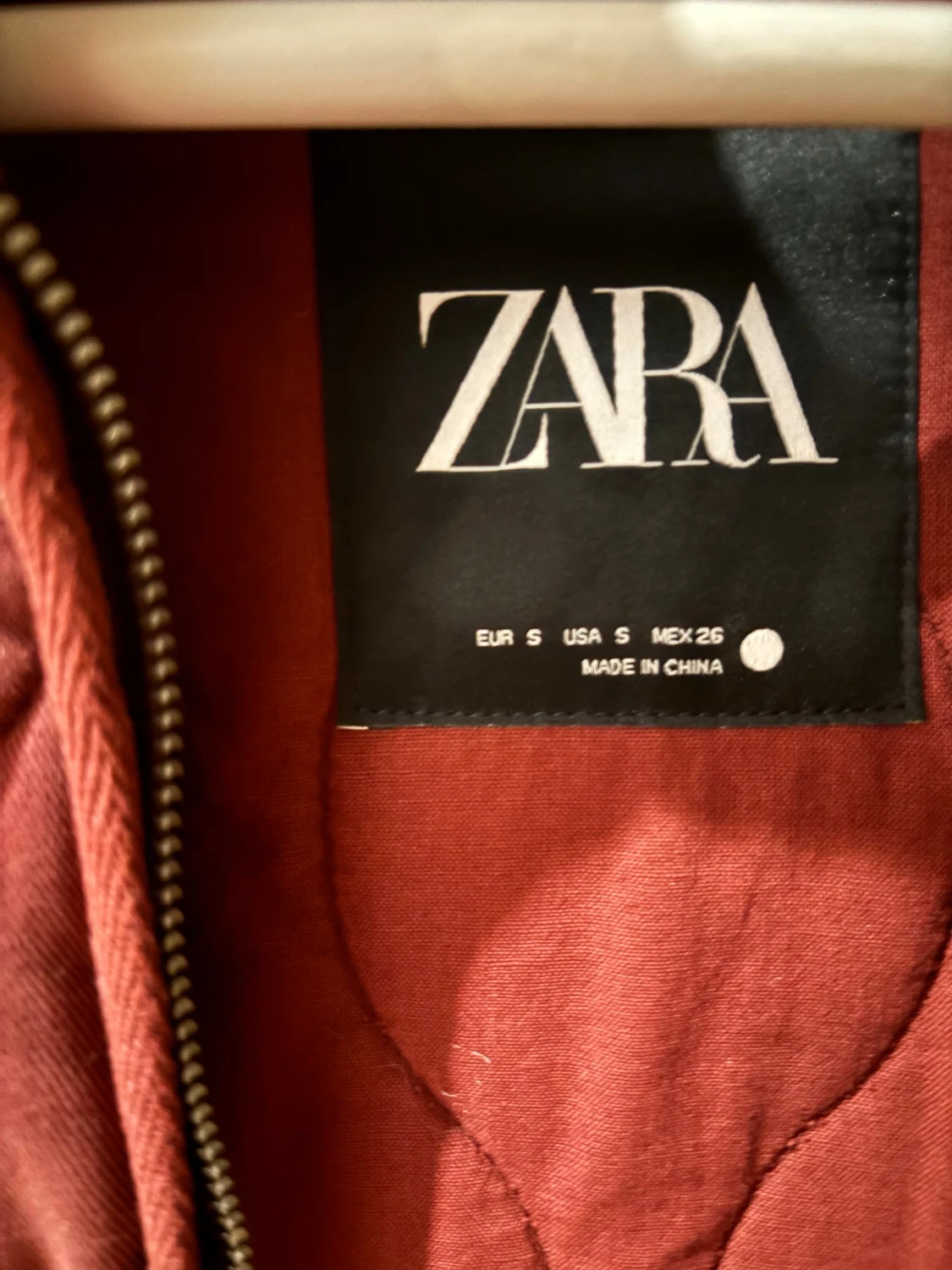 Vinröd quiltad jacka Zara - 2