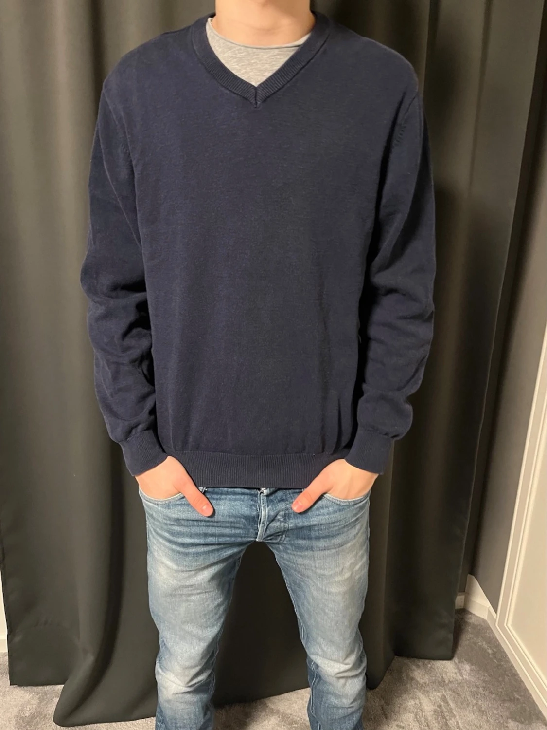 Mörkblå stickad tröja John Henric