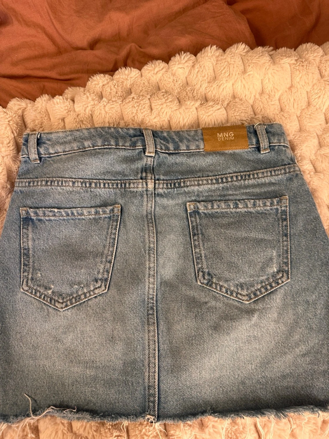 Blå jeanskjol från MANGO - 4